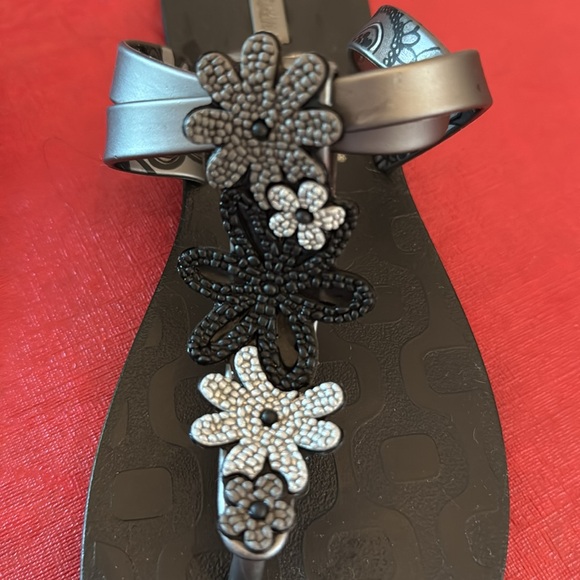 Ipanema Floral thong Sandals size 9 - Picture 3 of 5